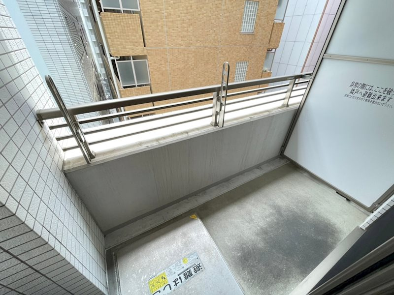 大阪市中央区南船場１丁目の賃貸マンションのバルコニー