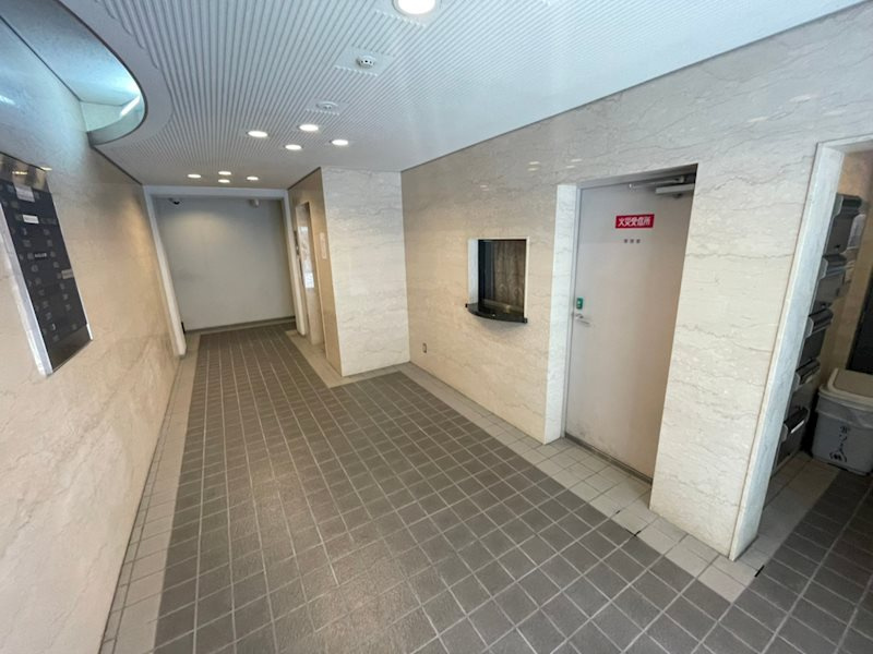 レバンガ西本町APのロビー