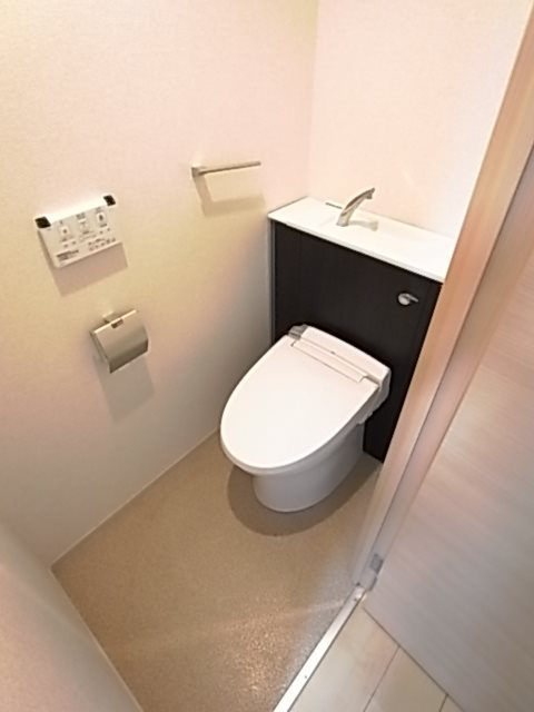 西宮市門前町のアパートのトイレ