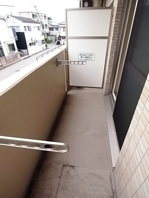 西宮市門前町のアパートのバルコニー