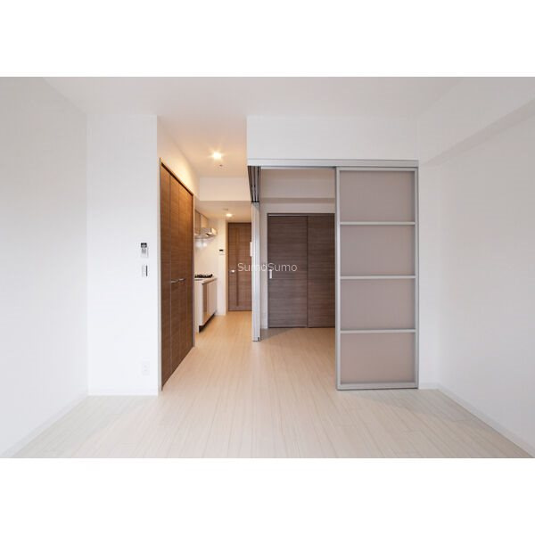 大阪市中央区南船場１丁目の賃貸マンションの居間・リビング