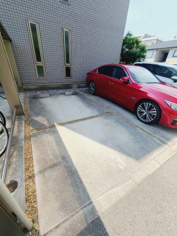 西宮市伏原町のアパートの駐車場