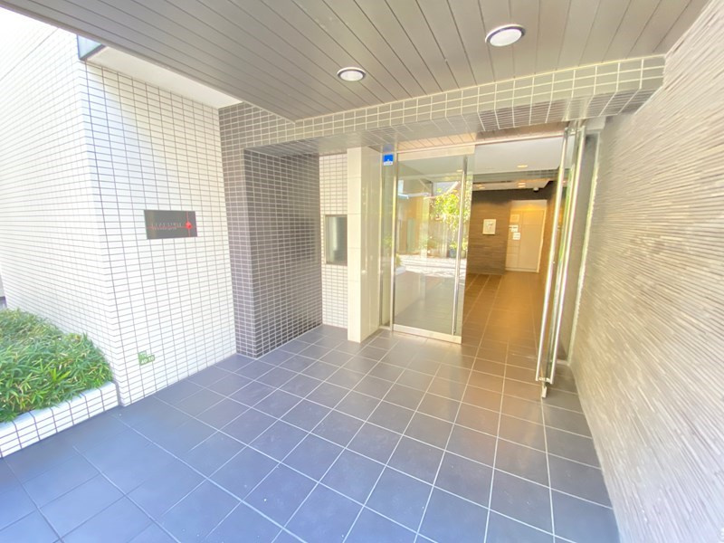 リアルスウィート三軒茶屋のエントランス