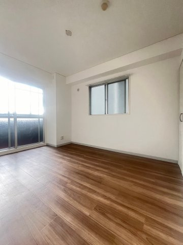 神戸市兵庫区水木通６丁目の賃貸マンションの居間・リビング|ゆったりとした居間です