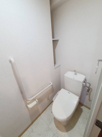 西宮市広田町の賃貸マンションのトイレ