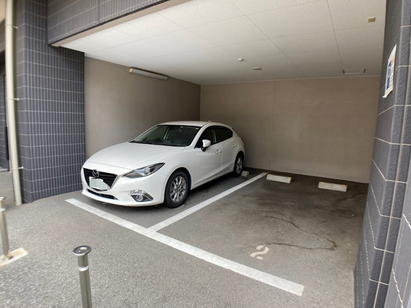 エスリード南堀江リバーサイドの駐車場
