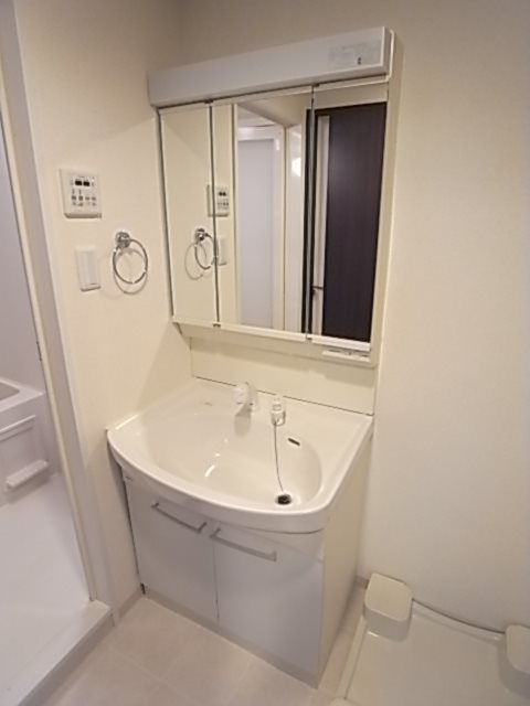 神戸市灘区記田町３丁目の賃貸マンションの洗面所