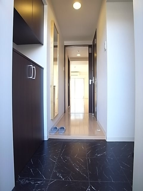 神戸市灘区記田町３丁目の賃貸マンションの玄関