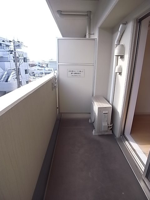 神戸市灘区記田町３丁目の賃貸マンションのバルコニー