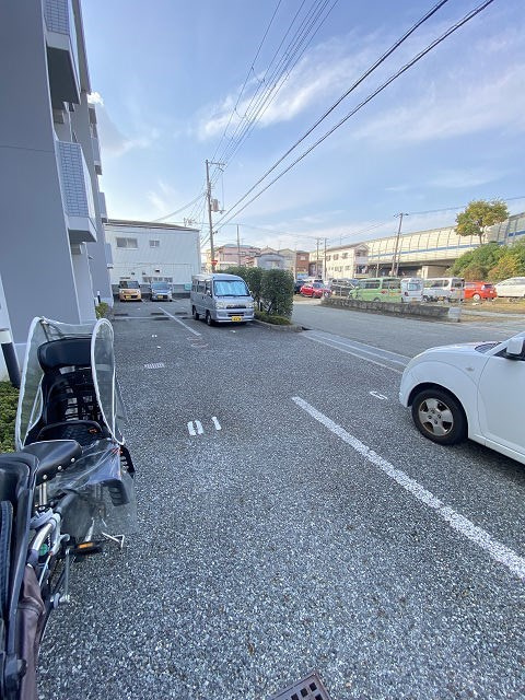 フルーツヴィラマルイの駐車場|駐車場に車を止められます