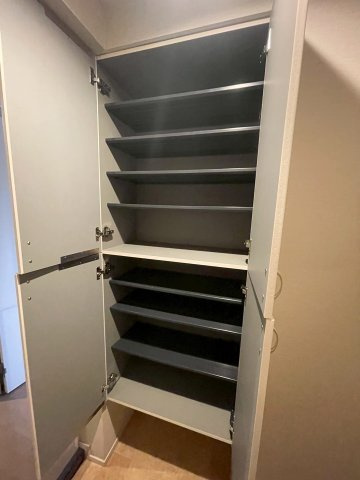 尼崎市武庫町１丁目の賃貸マンションの収納
