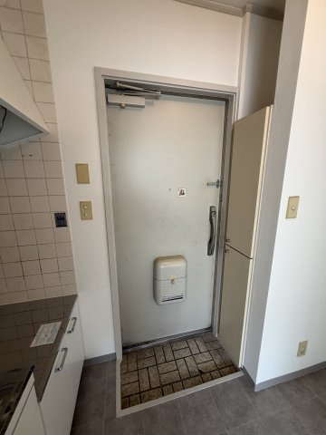 シャトレー須磨の玄関