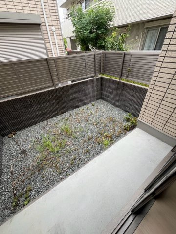 ラフィネ小松B棟のバルコニー