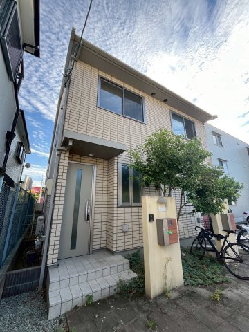 ラフィネ小松B棟の外観