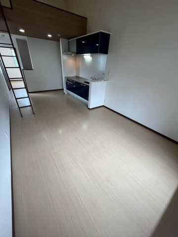 ラフィネ小松B棟の居間・リビング