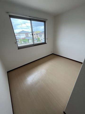 ラフィネ小松B棟の寝室