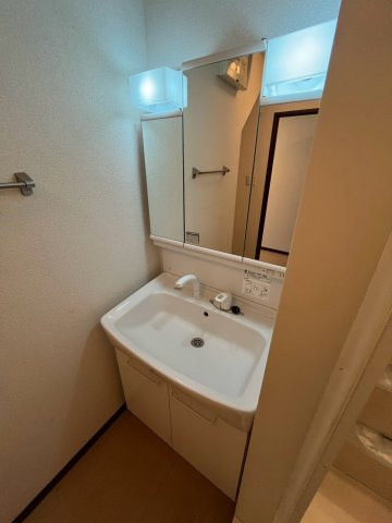 ラフィネ小松B棟の洗面所