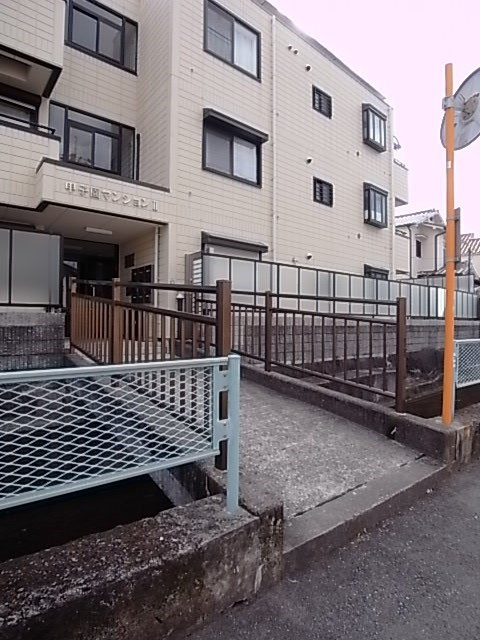西宮市松並町の賃貸マンションの外観