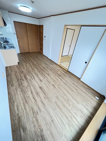 西宮市松並町の賃貸マンションの居間・リビング