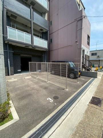 神戸市兵庫区船大工町の賃貸マンションの駐車場