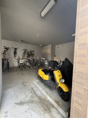 神戸市兵庫区浜中町１丁目の賃貸マンションの駐車場