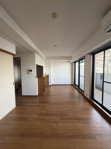 神戸市兵庫区浜中町１丁目の賃貸マンションの居間・リビング