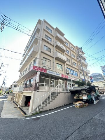 六甲ビルの外観