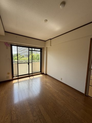 神戸市兵庫区中道通５丁目の賃貸マンションの居間・リビング