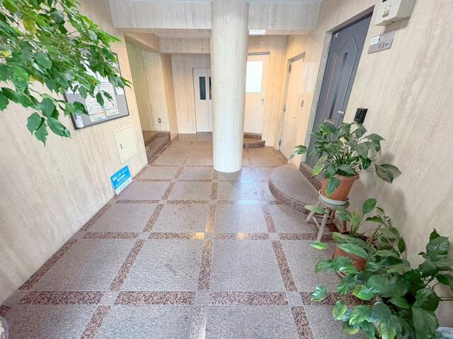 新潮通り一番館のロビー
