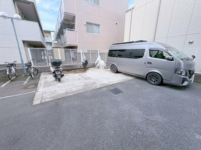 新潮通り一番館の駐車場
