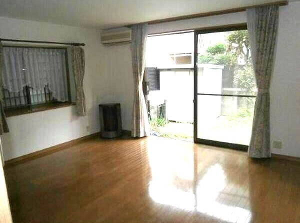 千種区穂波町一戸建の居間・リビング