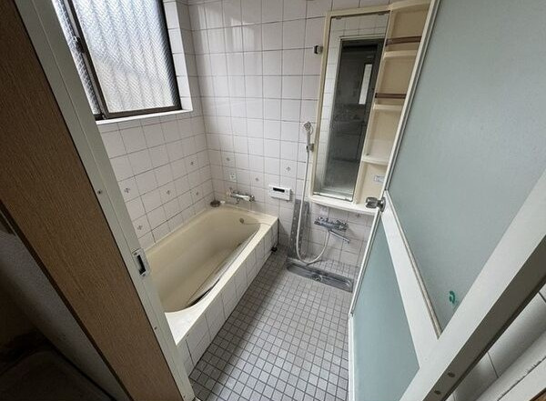 千種区穂波町一戸建の浴室