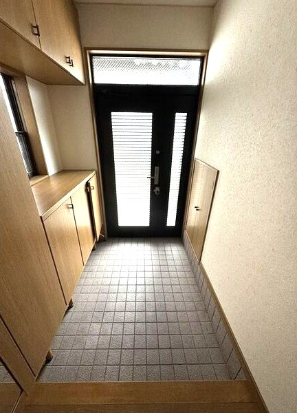 千種区穂波町一戸建の玄関