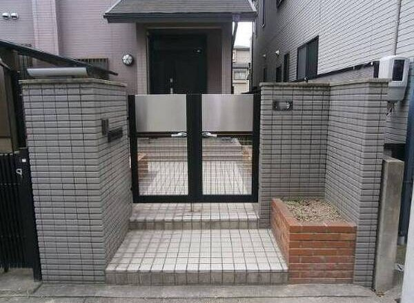 千種区穂波町一戸建のエントランス