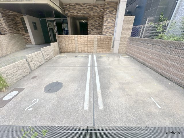 アスヴェルタワー大阪城WEST　仲介手数料無料の駐車場