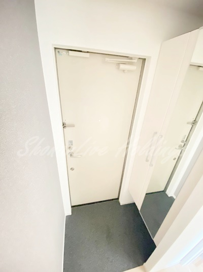 茅ヶ崎市出口町のアパートの玄関