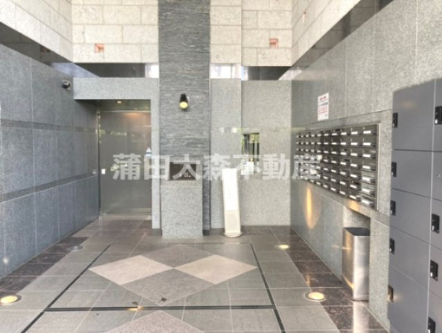 ルーブル仲六郷弐番館のエントランス