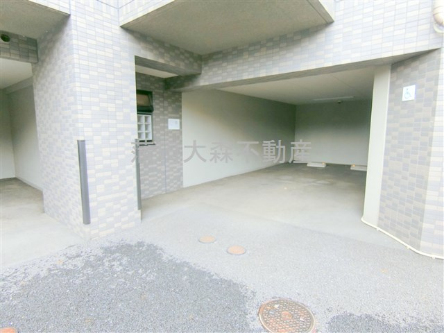 ルーブル仲六郷弐番館の駐車場|平置き駐車場　空き状況はお問合せ下さい。