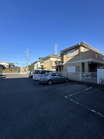 シャンポール青木の駐車場