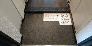 フェニックス新横濱エオールの玄関