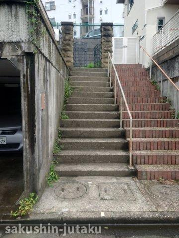 柏井１丁目　中古戸建のその他|玄関まで階段を上ります。