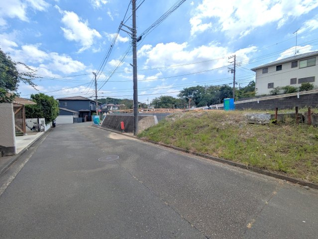 海まで徒歩9分！ 開放感　二方道路　更地の前面道路含む現地写真|前面道路