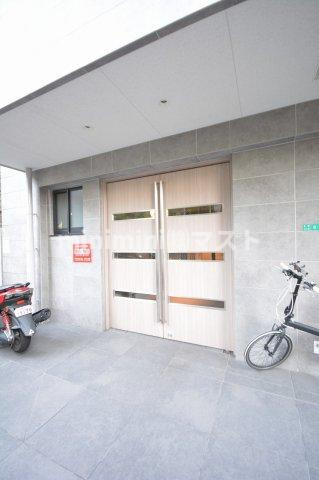 アリビオ夕陽丘のエントランス|スーパー「食品館アプロ夕陽丘店」