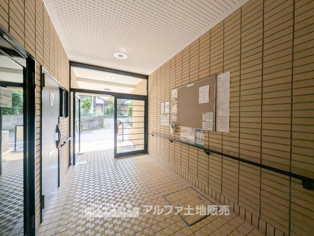 マック羽村コートのロビー