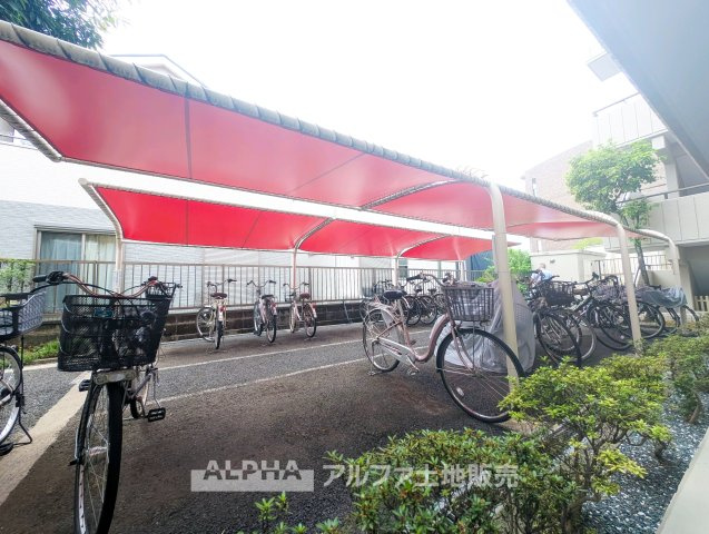 マック羽村コートの駐輪場