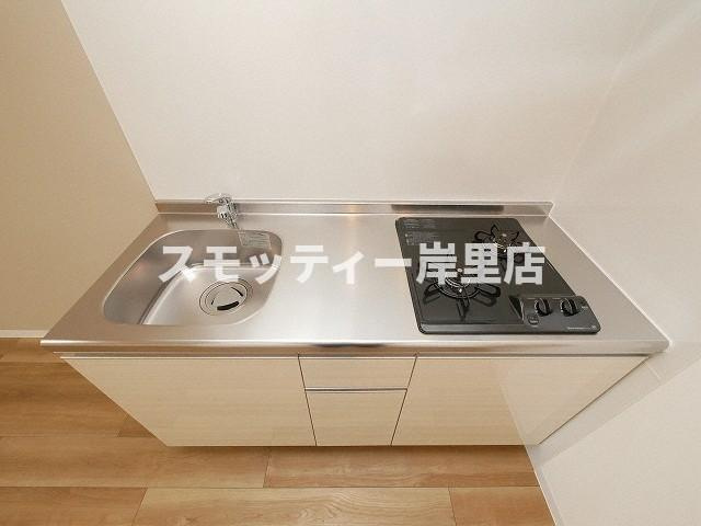グランパシフィック難波南innovationのキッチン|コンパクトなキッチンで掃除もラクラク