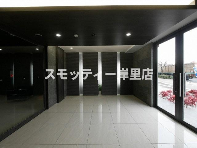 グランパシフィック難波南innovationのエントランス|清潔なエントランスです