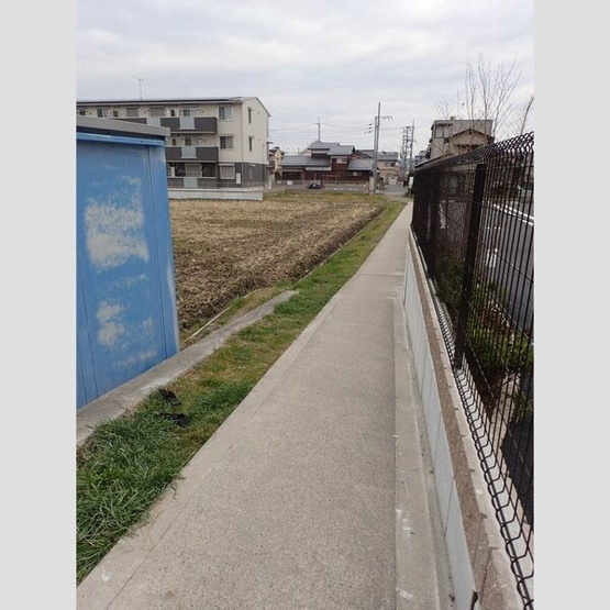 【周辺】 | Tell me 和華 | 周辺の歩道です