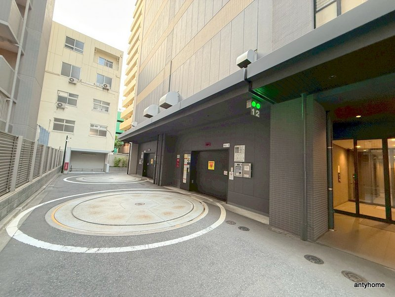 ブランズタワー大阪備後町の駐車場