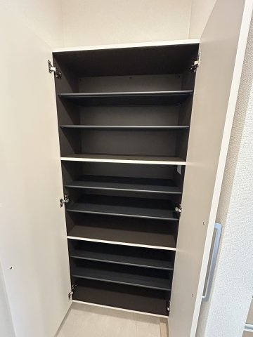 ハイツ　ユベーレンの収納